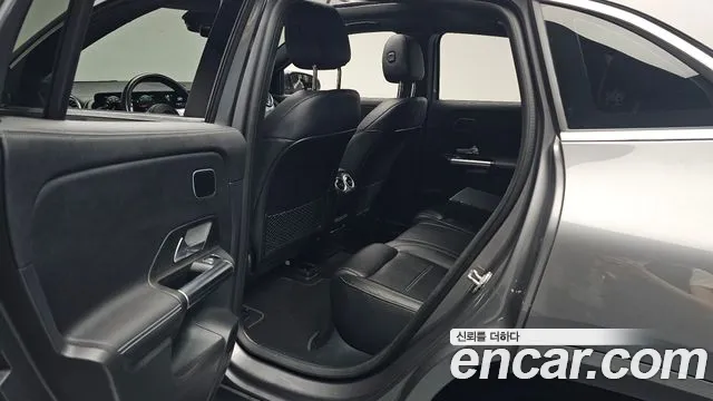 Mercedes-Benz EQA 2023 — фото 16