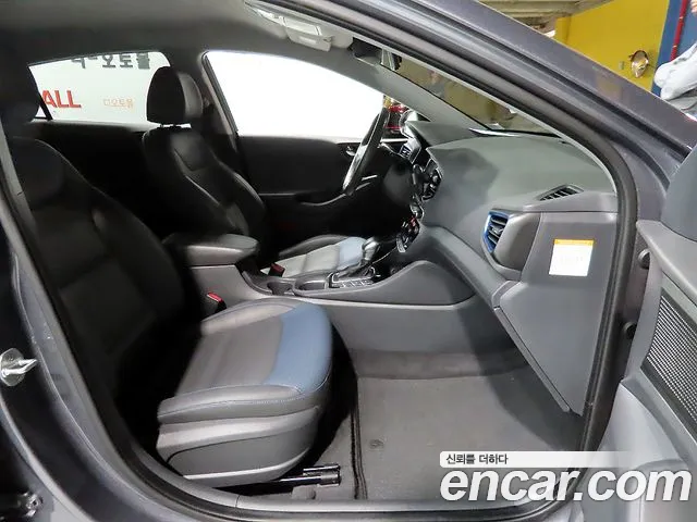 Hyundai Ioniq 2017 — фото 8