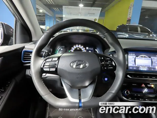 Hyundai Ioniq 2017 — фото 11