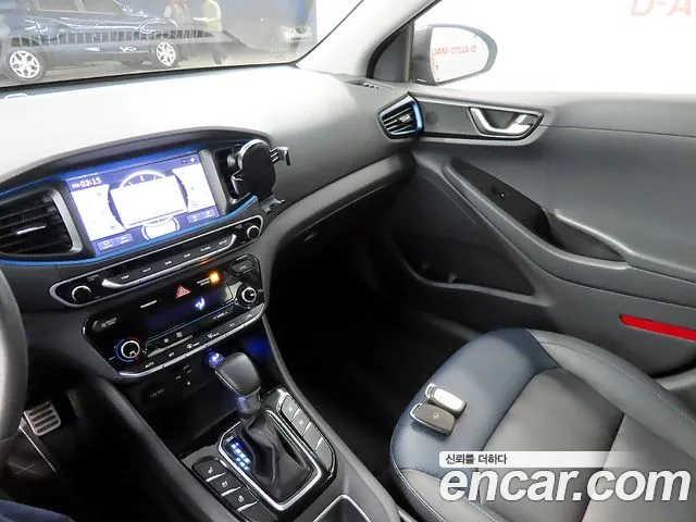 Hyundai Ioniq 2017 — фото 12