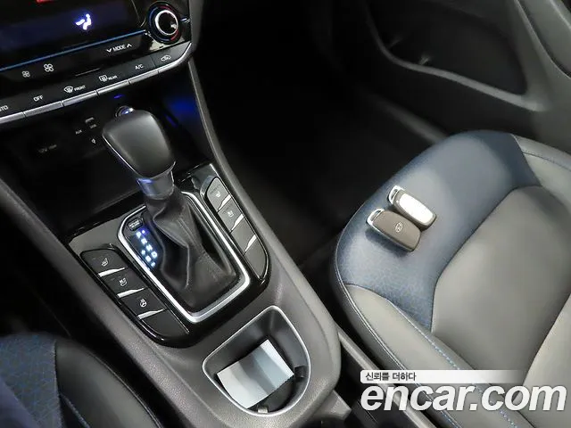 Hyundai Ioniq 2017 — фото 14