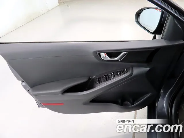 Hyundai Ioniq 2017 — фото 15