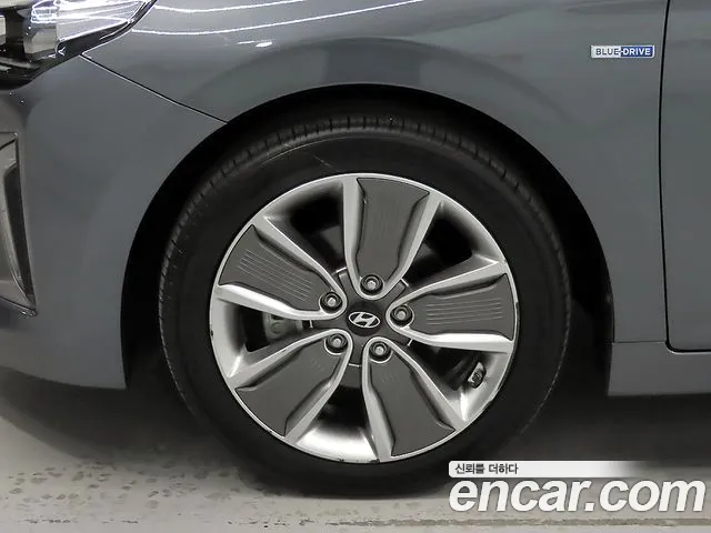 Hyundai Ioniq 2017 — фото 19