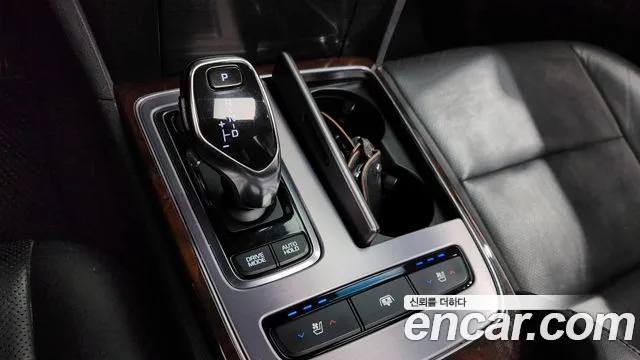 Hyundai Equus 2014 — фото 12