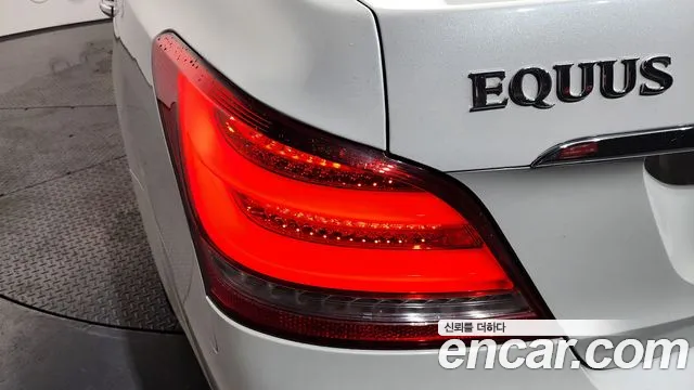 Hyundai Equus 2014 — фото 9