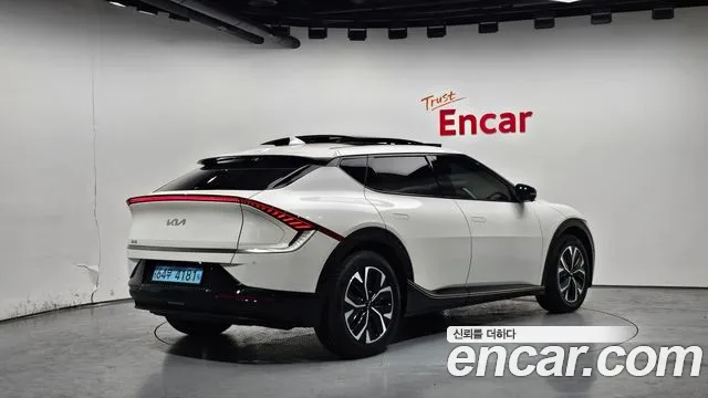 Kia EV6 2023 — фото 2