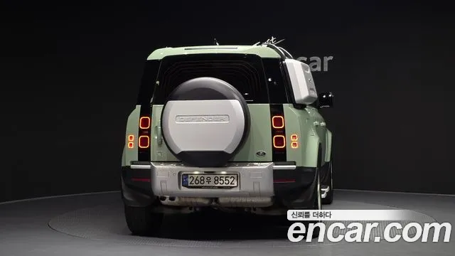 Land Rover Defender 2023 — фото 4