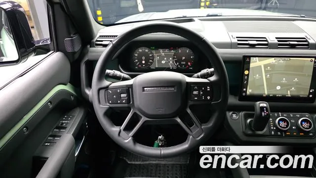Land Rover Defender 2023 — фото 13
