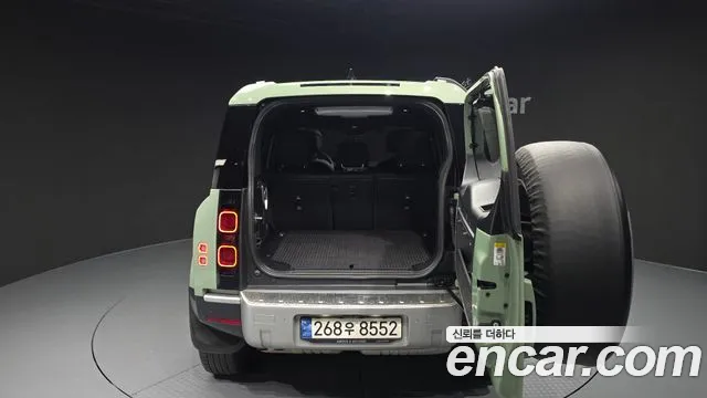 Land Rover Defender 2023 — фото 20