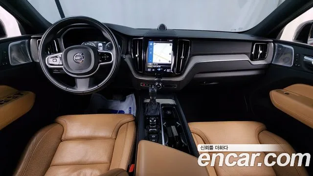 Volvo XC60 2018 — фото 10