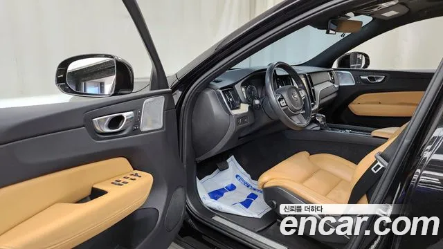 Volvo XC60 2018 — фото 13