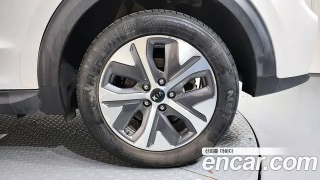 Kia Niro 2020 — фото 7