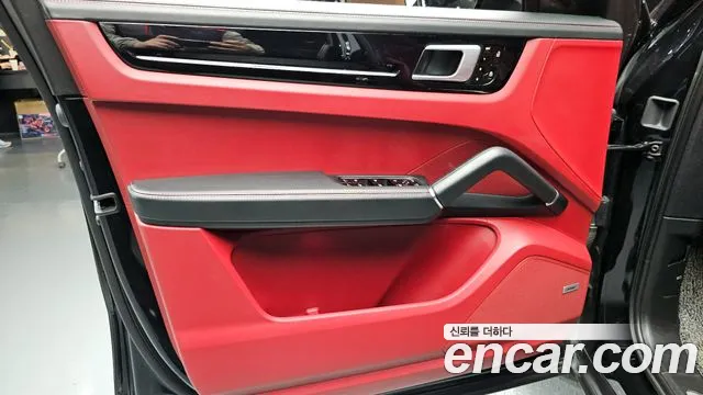 Porsche Cayenne 2020 — фото 14