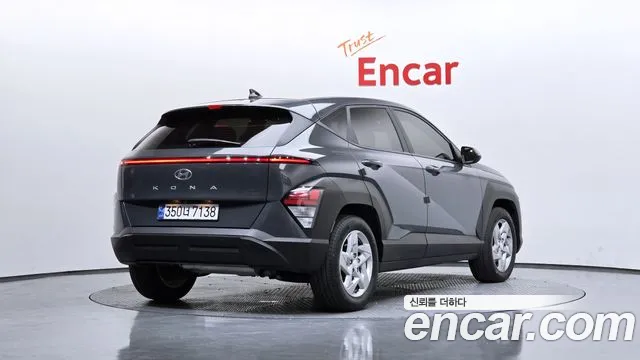 Hyundai Kona 2023 — фото 2