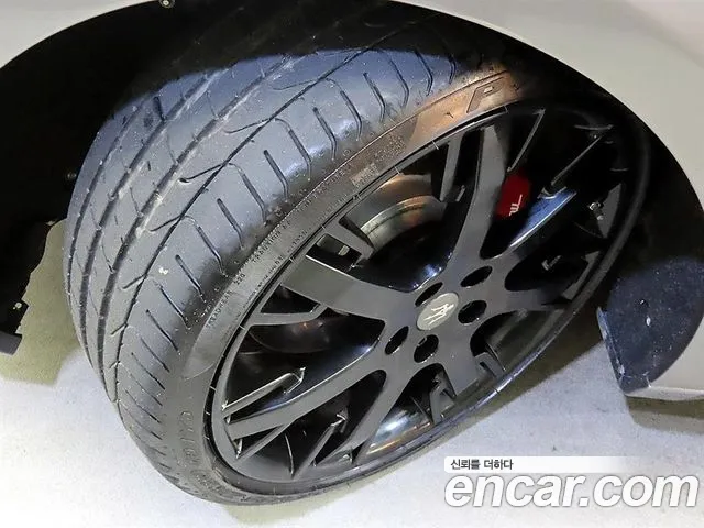Maserati GranTurismo 2013 — фото 18