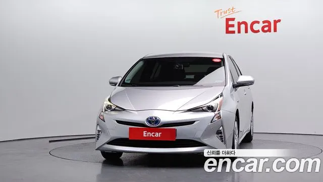 Toyota Prius 2016 — фото 3