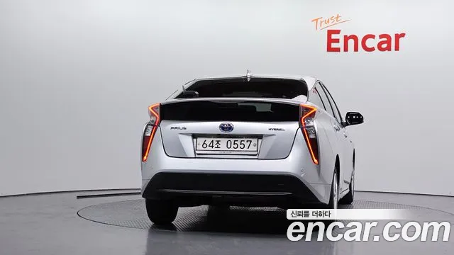 Toyota Prius 2016 — фото 4