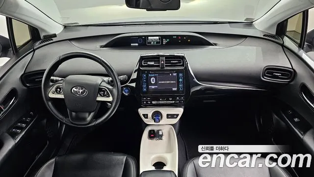 Toyota Prius 2016 — фото 7