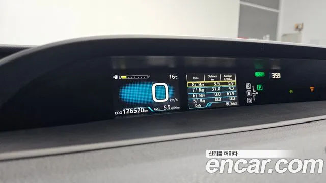 Toyota Prius 2016 — фото 8