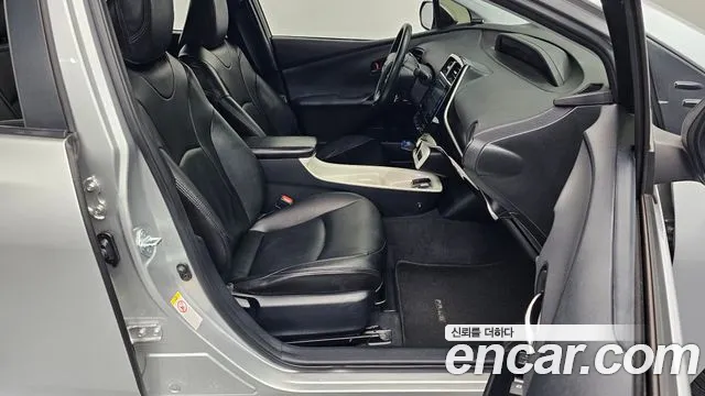 Toyota Prius 2016 — фото 11