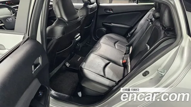 Toyota Prius 2016 — фото 12