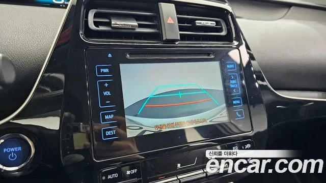 Toyota Prius 2016 — фото 15