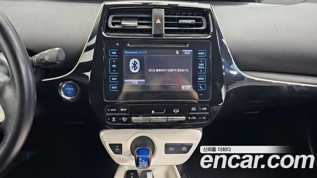 Toyota Prius 2016 — фото 16