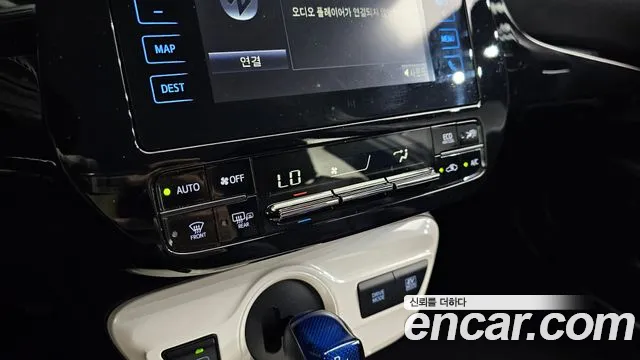 Toyota Prius 2016 — фото 17