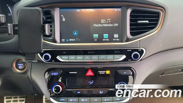 Hyundai Ioniq 2017 — фото 8