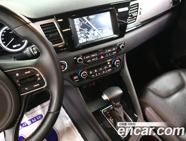 Kia Niro 2018 — фото 11