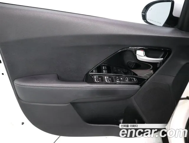 Kia Niro 2018 — фото 15