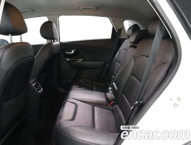 Kia Niro 2018 — фото 19