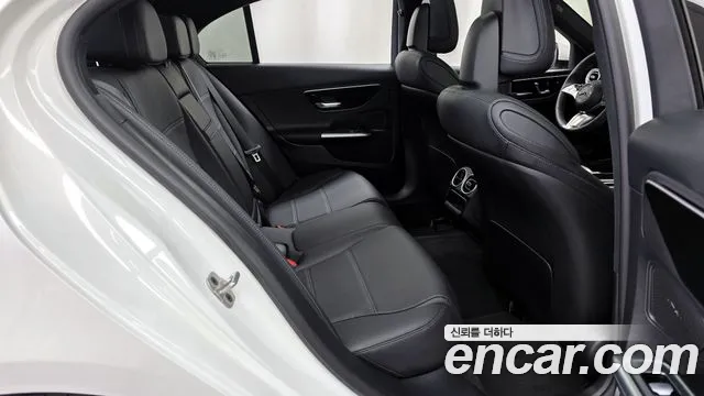 Mercedes-Benz C-Class 2025 — фото 18