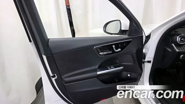 Mercedes-Benz C-Class 2025 — фото 14