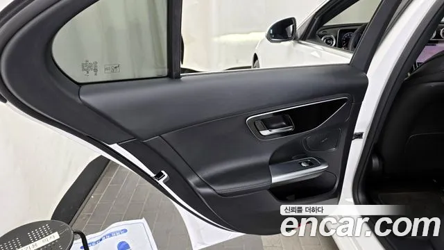 Mercedes-Benz C-Class 2025 — фото 15
