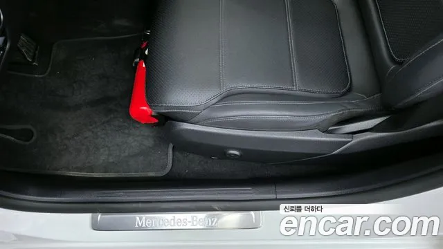 Mercedes-Benz C-Class 2025 — фото 16