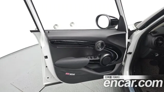 Mini Cooper 2023 — фото 14