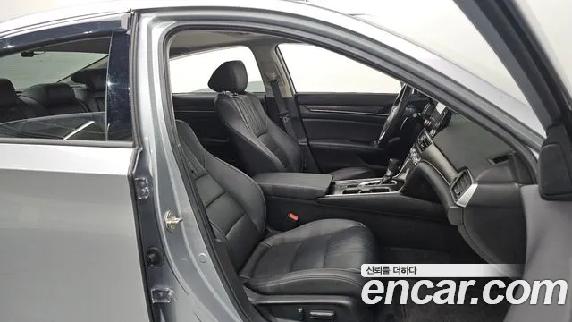 Honda Accord 2019 — фото 16