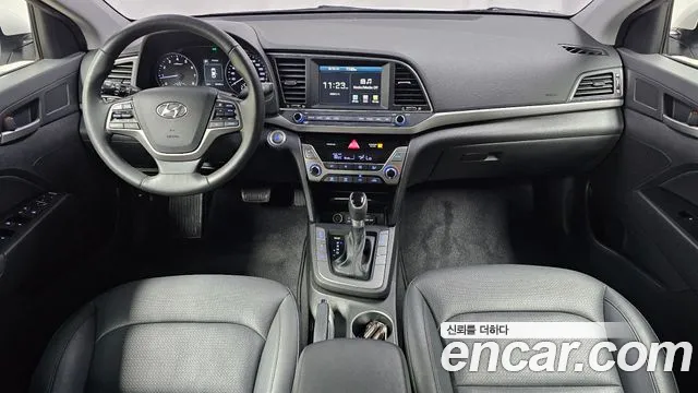 Hyundai AVANTE 2017 — фото 10