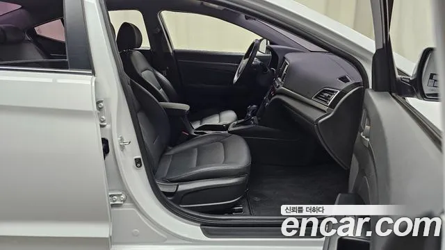 Hyundai AVANTE 2017 — фото 17