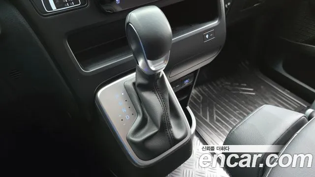 Hyundai Staria 2025 — фото 12