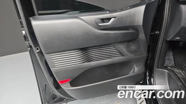 Hyundai Staria 2025 — фото 14