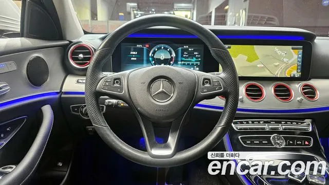 Mercedes-Benz E-Class 2017 — фото 13