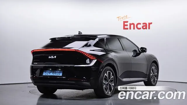 Kia EV6 2023 — фото 1