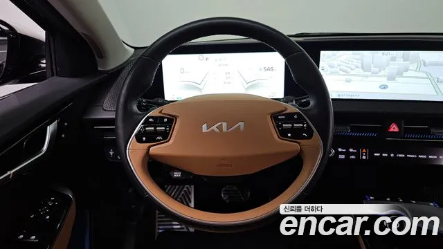 Kia EV6 2023 — фото 18