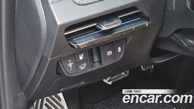 Kia EV6 2023 — фото 19