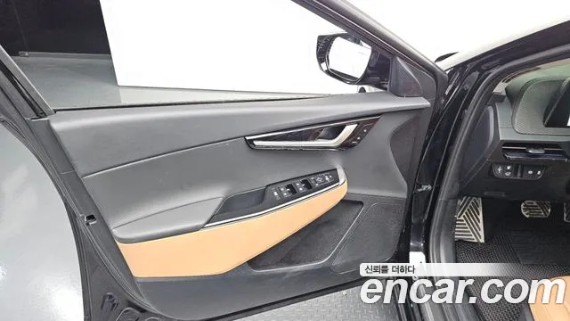 Kia EV6 2023 — фото 13