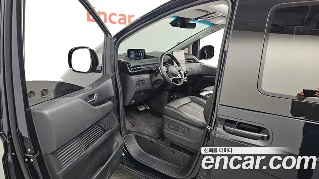 Hyundai Staria 2025 — фото 12