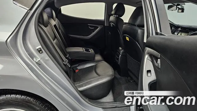Hyundai AVANTE 2015 — фото 17