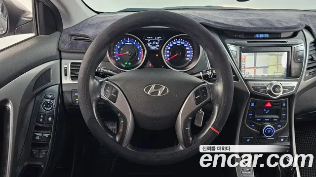 Hyundai AVANTE 2015 — фото 19